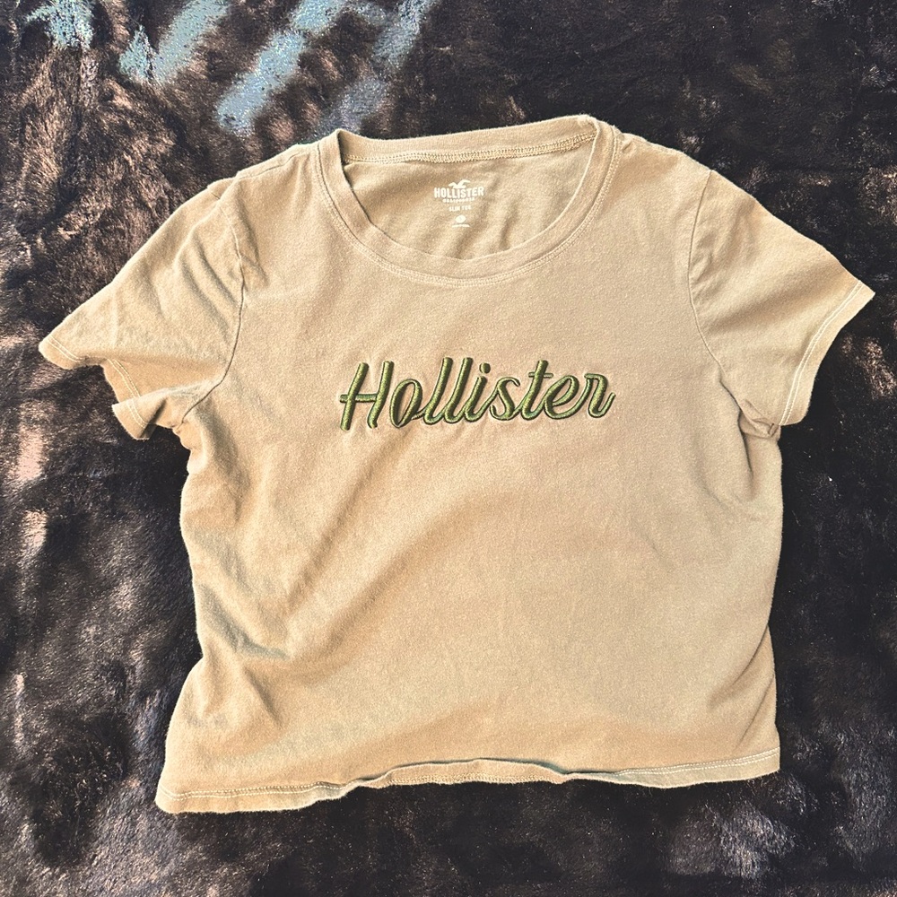 Woman’s slim tee